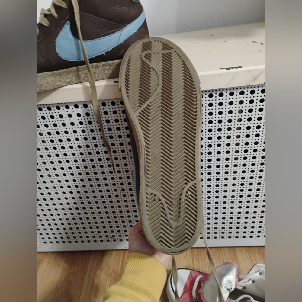 Nike Sneakers - Picture 3 of 9